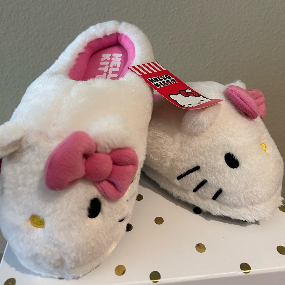 BRAND NEW HELLO KITTY SLIPPERS